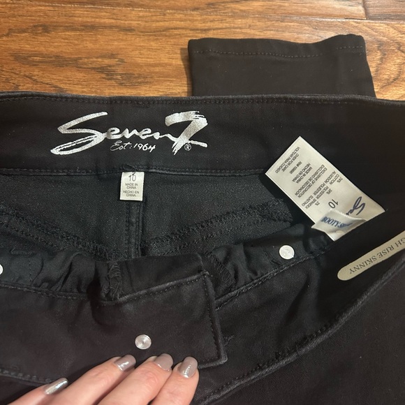 Seven7 Women's Dark Black Skinny Jeans - Picture 3 of 3